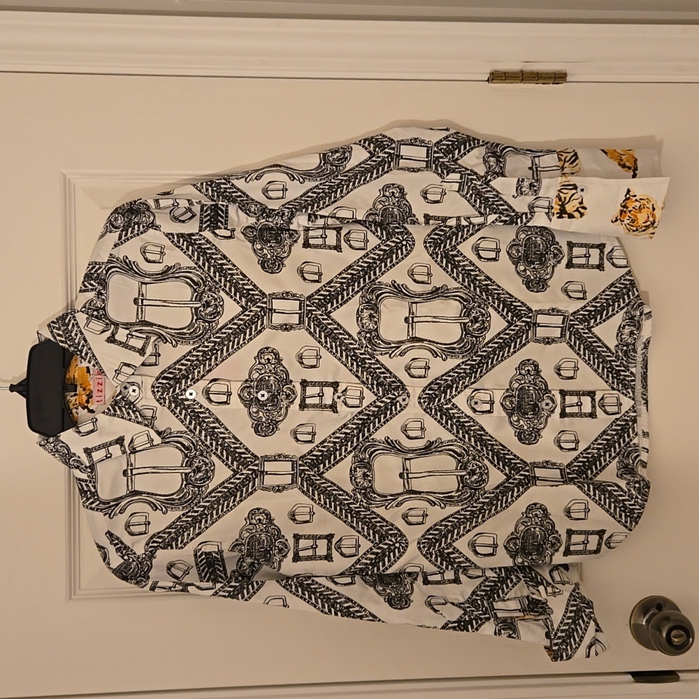 Tizzie Dizzie Lizzie Rome Print Button-Up Shirt